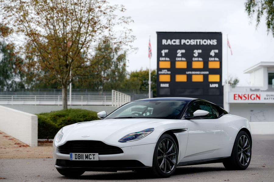  Aston Martin DB11 V8 2017 года  (UK) (фото 28 из 40)